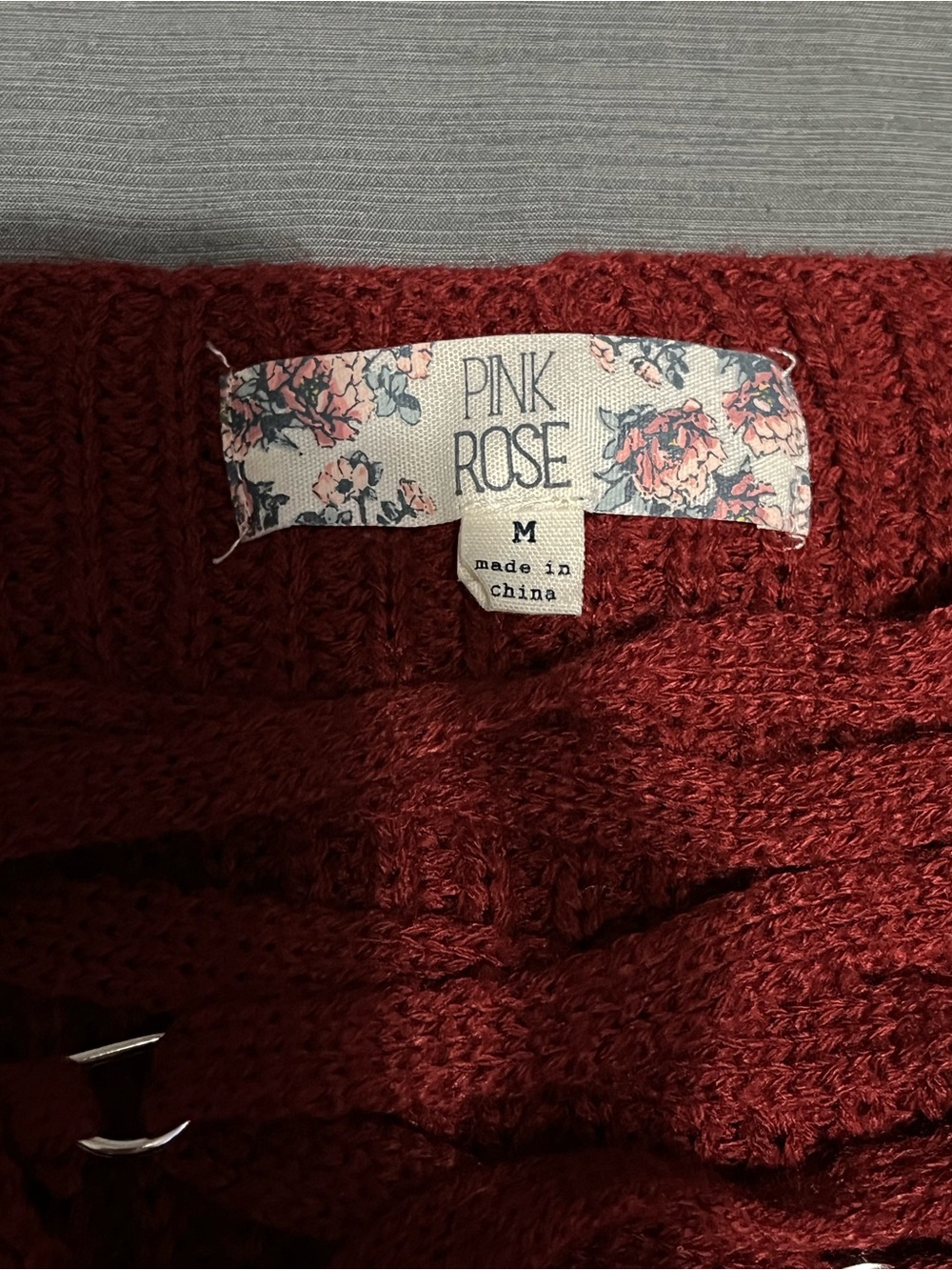Womenβs Pink Rose Lace-Up V-Neck Knit Sweater β Burgundy Red (Size Medium) β¨ - Picture 10 of 12
